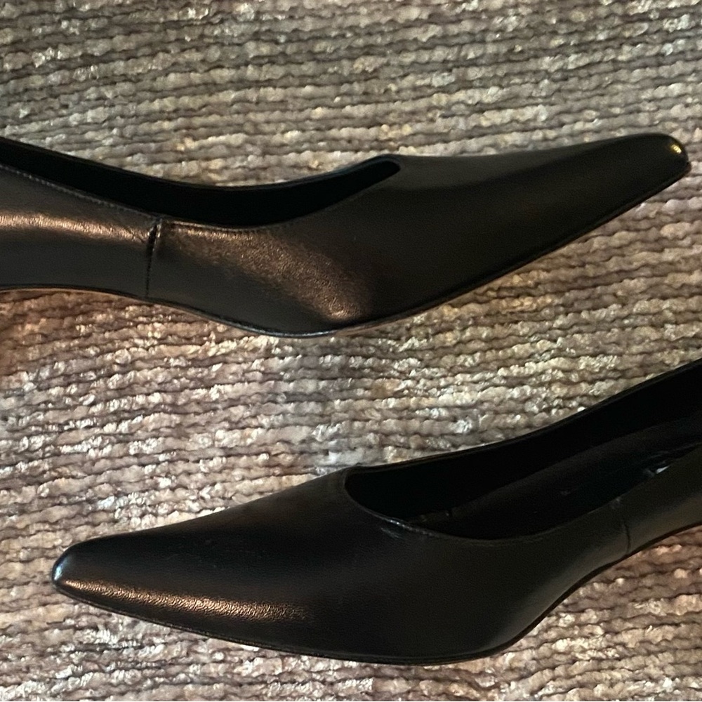 Elegant Black Women's Shoes - Picture 5 of 8